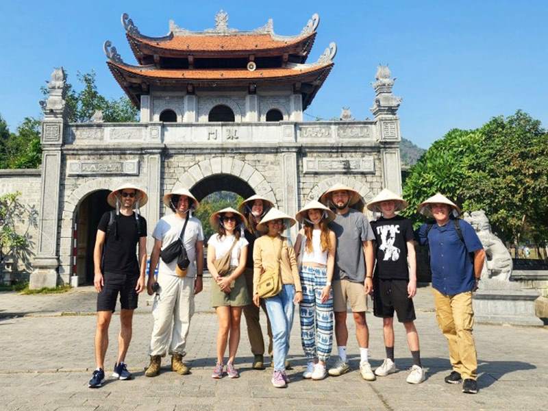 Ninh Binh Group Tour 1 Day - Max 9 Pax in Limousine Dcar - Visit: Hoa Lu - Tam Coc - Mua Cave - Bich Dong Pagoda - Departure From Hanoi